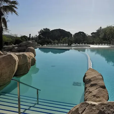 Baie Saint Tropez 6 Personnes * Grimaud